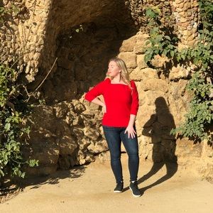 Meet your *Posh Ambassador* - Ariella